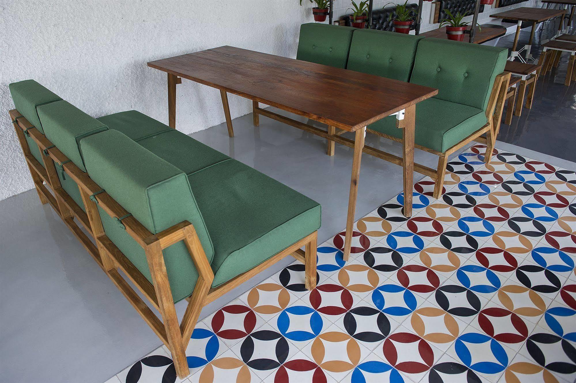 Lokal Hotel & Restaurant Kejayan Zewnętrze zdjęcie