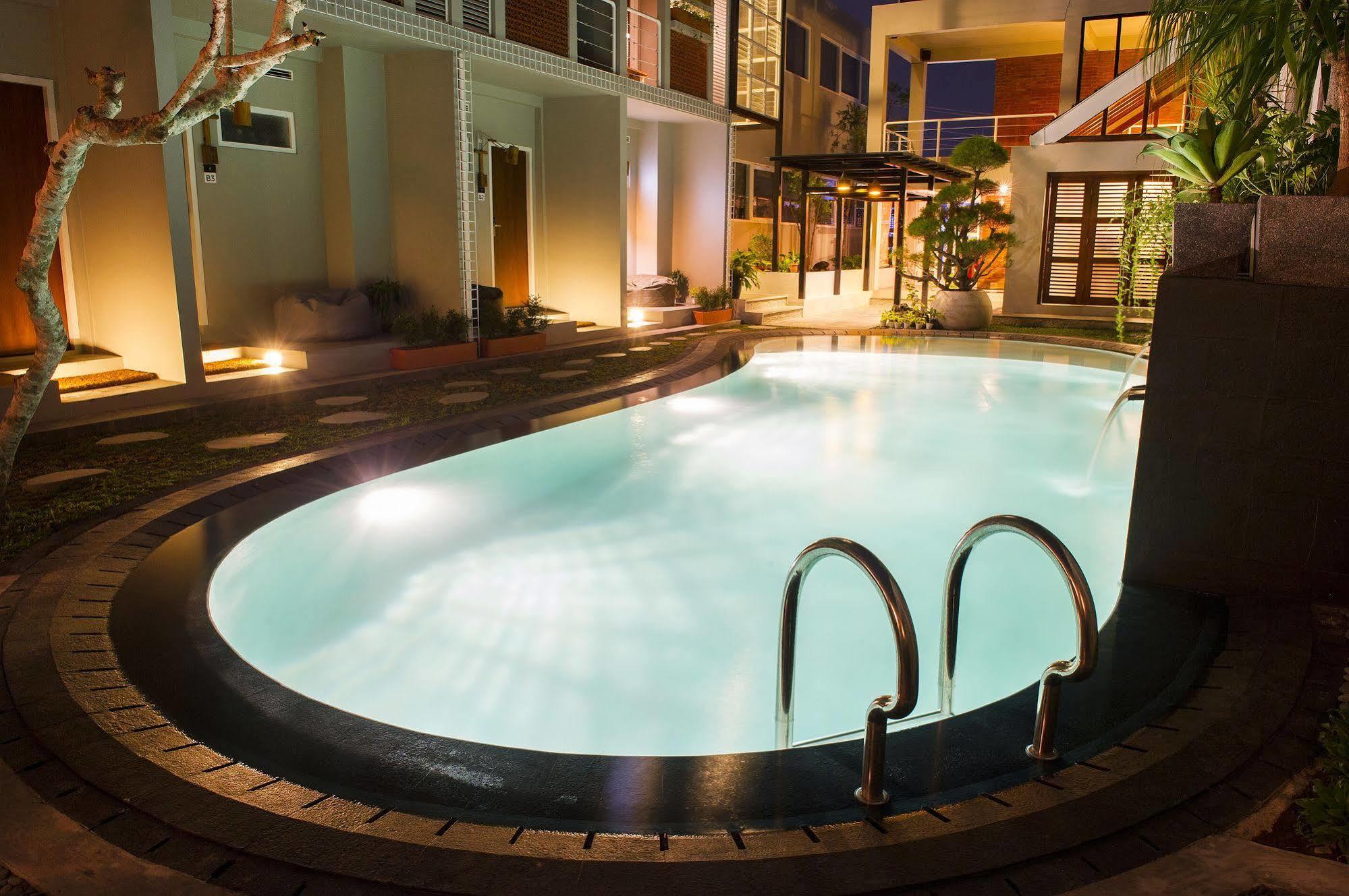 Lokal Hotel & Restaurant Kejayan Zewnętrze zdjęcie